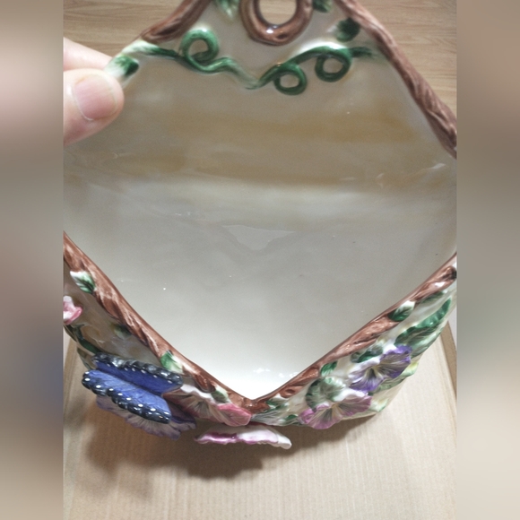 Wall Pocket Planter w/ Colorful Floral Design,  7 .75 "by 10.5 "and a 1/2" - Picture 5 of 14